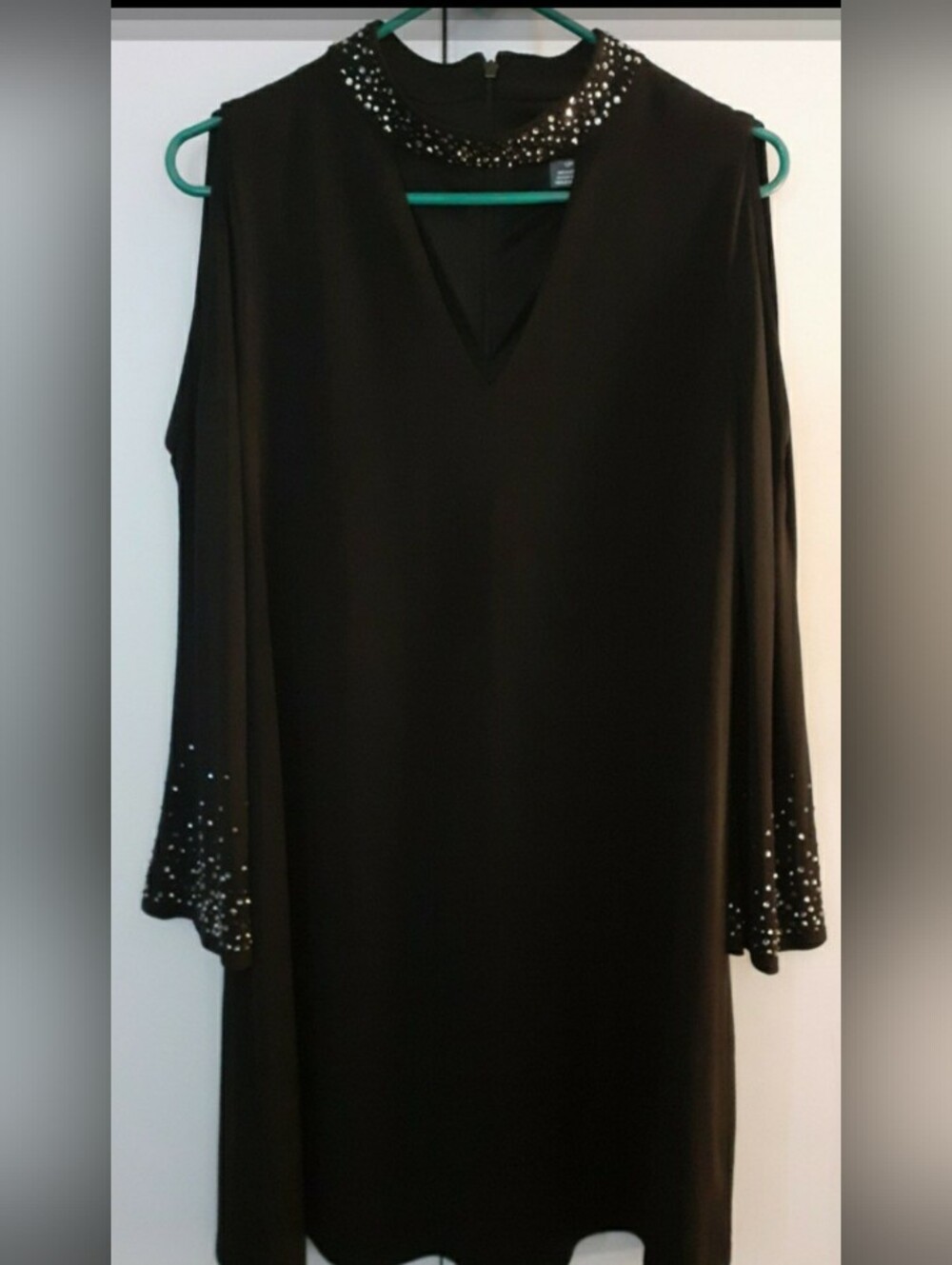 Jessica Howard Black Cold-Shoulder V-Neck Dress with Beaded Trim